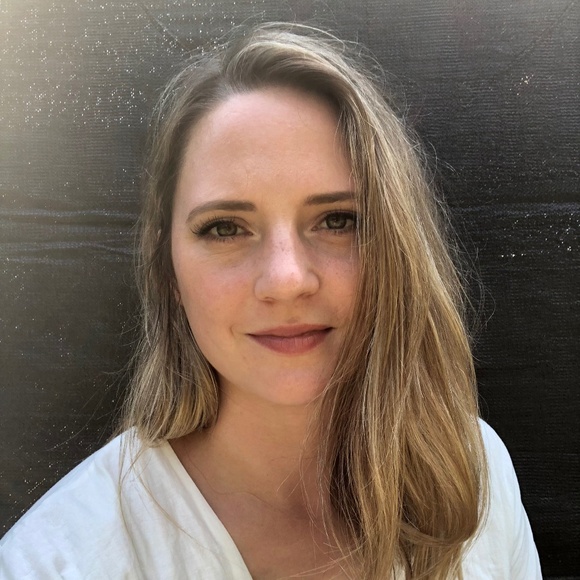 Meet your Posher, Laura - Picture 1 of 1